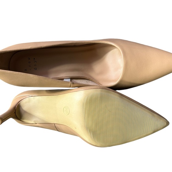 A NEW DAY womens tan beige neutral TARA Pointed-Toe Heels size 9.5 WIDE NWT - Picture 7 of 8